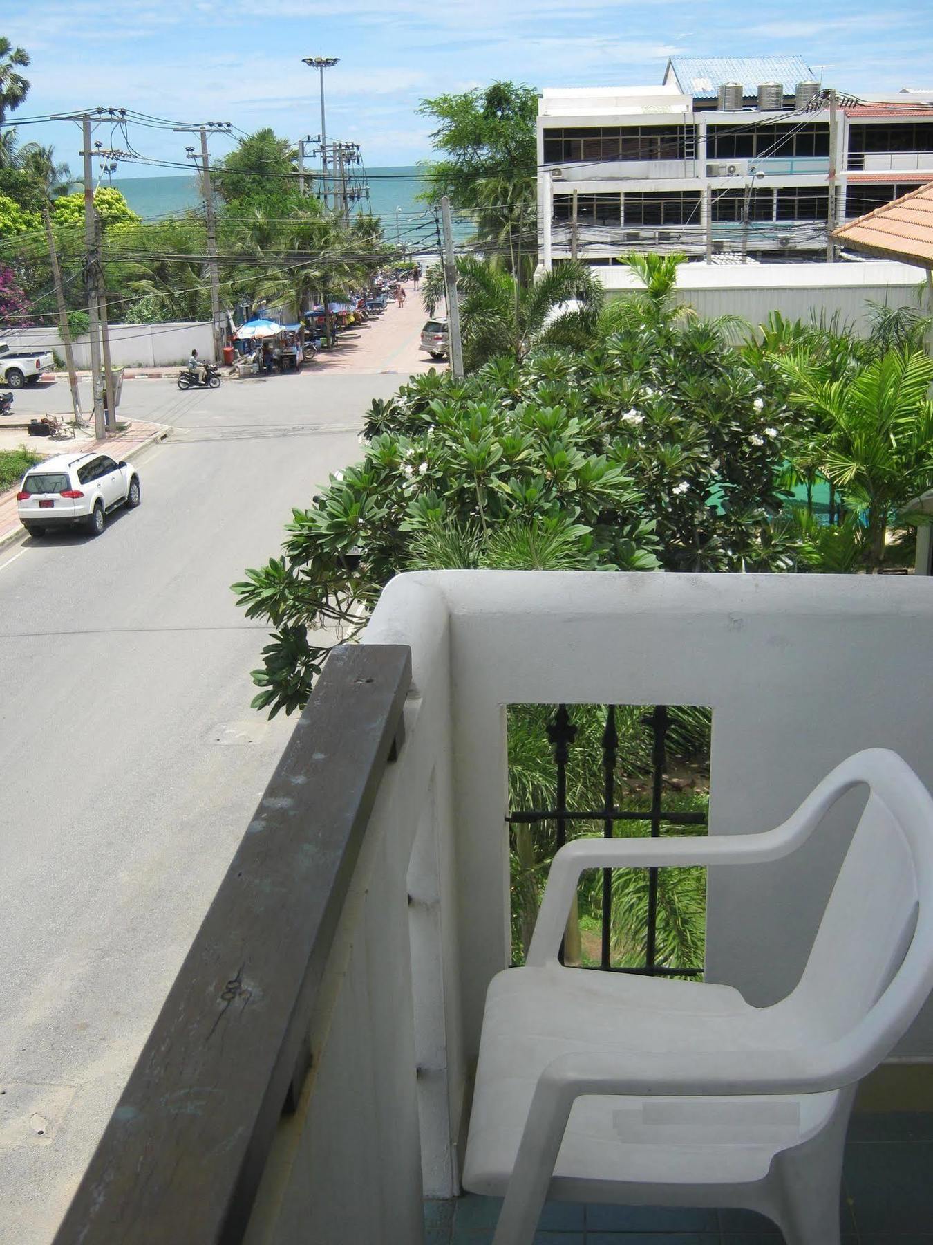 Baan Talay Hotel Pattaya Kültér fotó